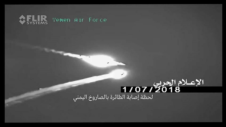 الإعلام الحربي يوزع مشاهد للحظة استهداف طائرة إف 15 في سماء صنعاء +(فيديو)