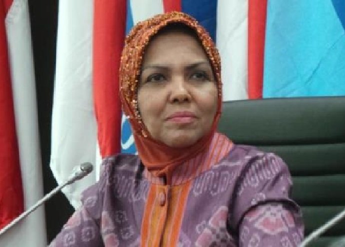 مسؤولة اندونيسية تدعو الي تعزيز العلاقات مع ايران