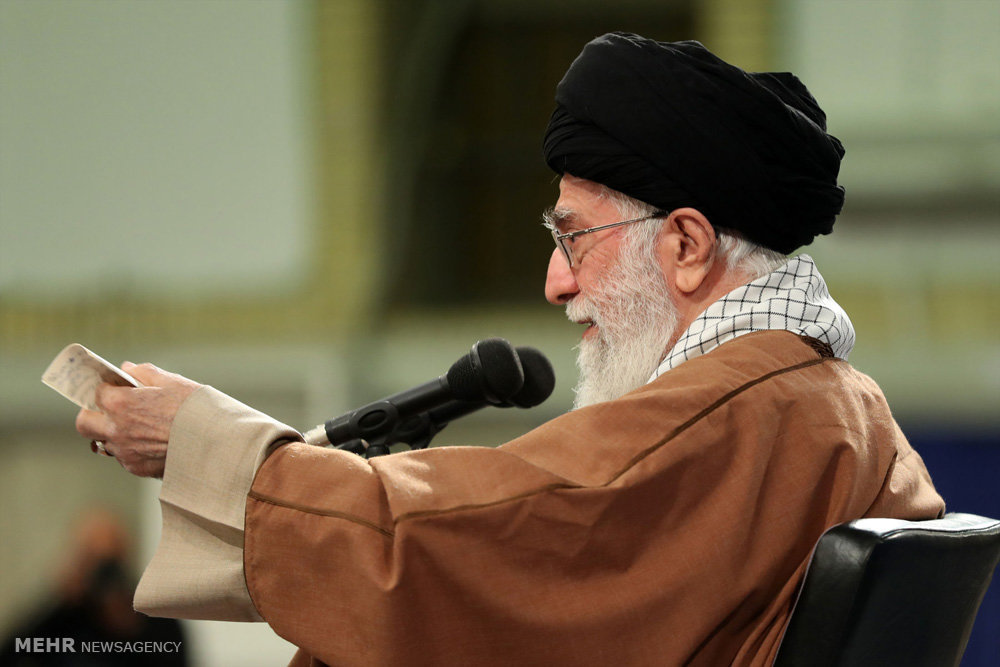 قم کے ہزاروں ملاقاتیوں سے امام خامنہ ای کے خطاب کا مکمل ترجمہ