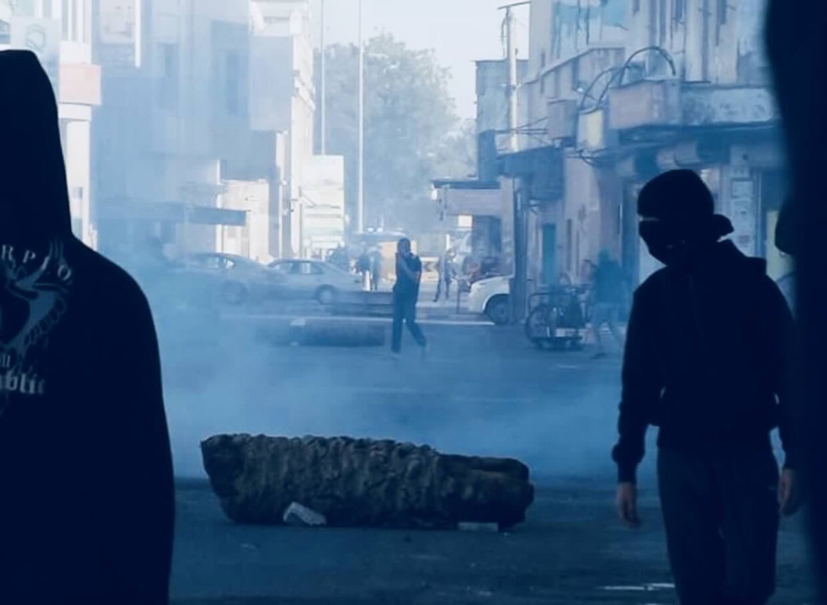 قوات الأمن تطلق غازات سامة ورصاص الشوزن ضد المتظاهرين في البحرين