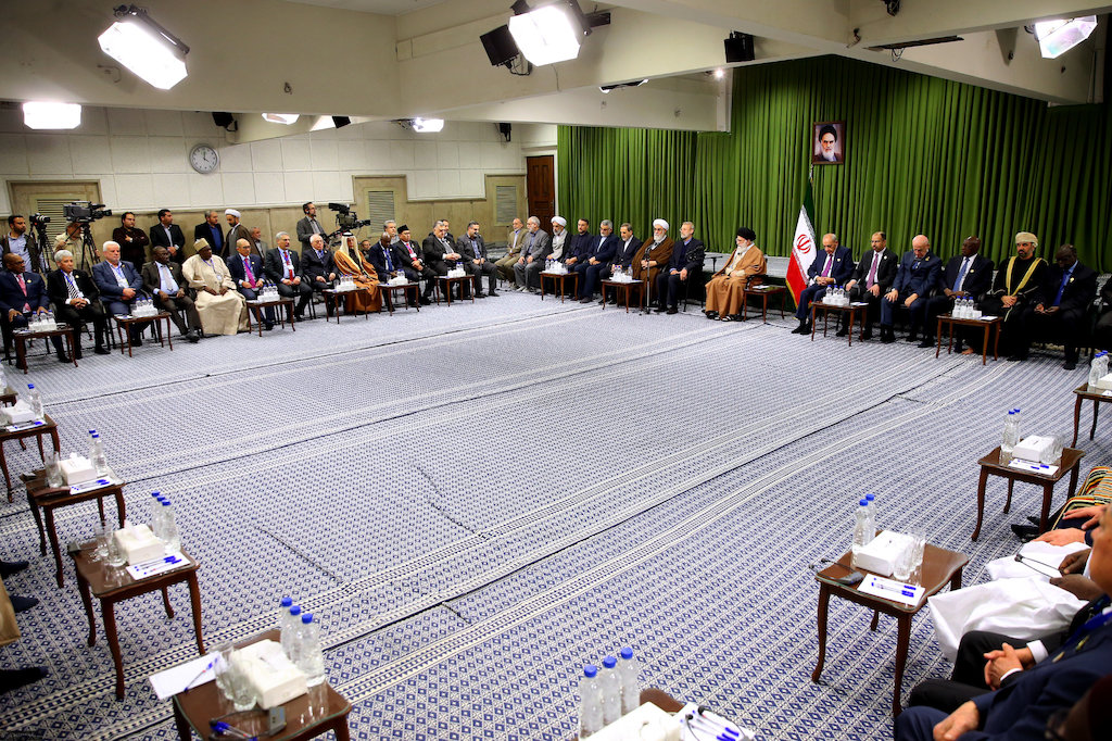 Imam Khamenei receives top Muslim world parliamentarians