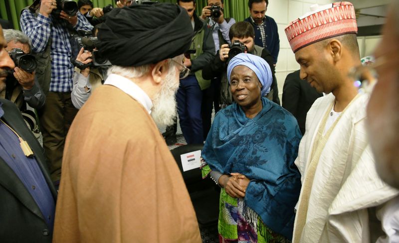 Photos: Imam Khamenei in a meeting with participants in 13th PUIC Conference