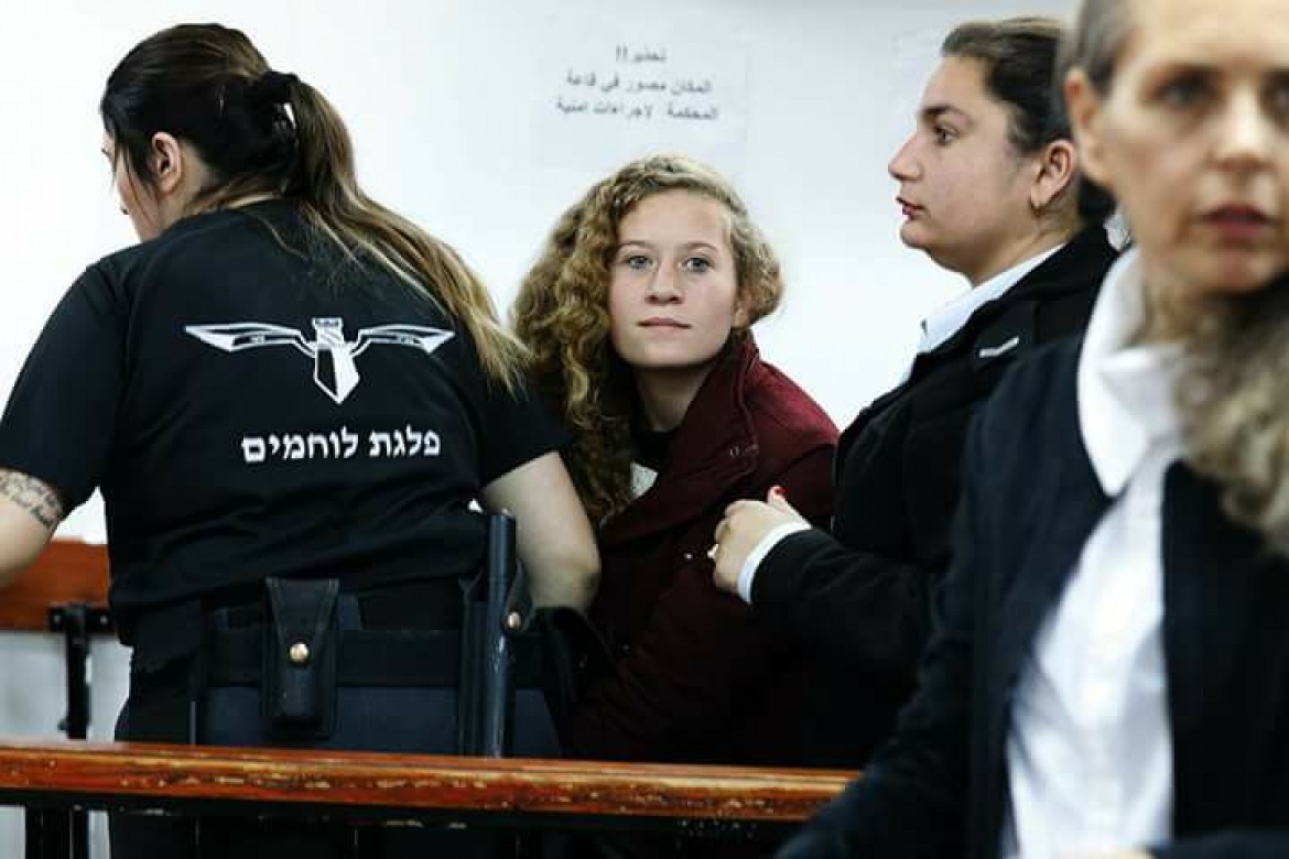 هذا ما يفعله الصهاينة مع الأسيرة "عهد التميمي" + (صورة)