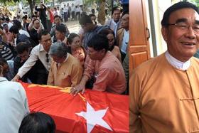 မႏၲေလးတိုင္း ရွမ္းတိုင္းရင္းသားေရးရာဝန္ႀကီး ကြယ္လြန္မႈ အစိုးရႏွင့္ လႊတ္ေတာ္အတြက္ လက္တစ္ဖက္ျပဳတ္သကဲ့သို႔ခံစားရေၾကာင္း တိုင္းလႊတ္ေ