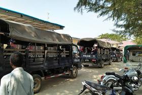 ေျမာက္ဦး အဓိက႐ုဏ္းတြင္ ခုနစ္ဦးေသဆံုးၿပီး ၃၀ ေက်ာ္ဒဏ္ရာရ ေဒါက္တာေအးေမာင္ႏွင့္ စာေရးဆရာ ေဝဟင္ေအာင္ကို အမႈဖြင့္၊ ရဲတပ္ဖြဲ႕ဝင္မ်ား