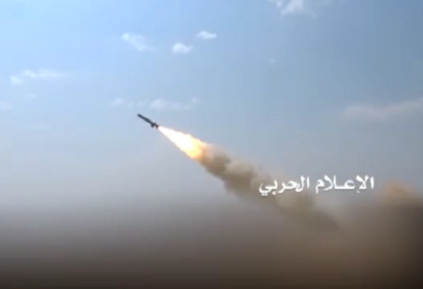 الجيش اليمني يقصف بصاروخ باليستي معسكرا سعوديا في نجران