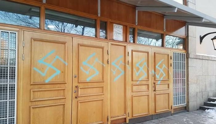 Na džamiji u Stockholmu iscrtani kukasti krstovi