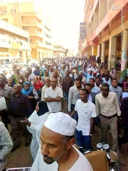 सूडान में महंगाई के विरोध में प्रदर्शन।