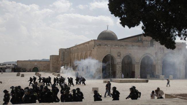 مسجد الاقصیٰ پر یہودی شرپسندوں کا حملہ، مسجد کی توہین