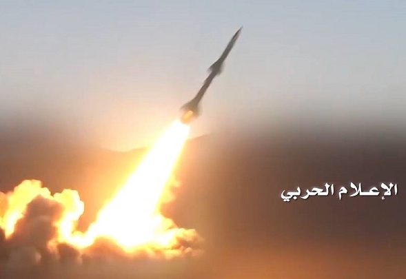 الجيش اليمني يقصف معسكر الخيامي التابع لمرتزقة العدوان السعودي