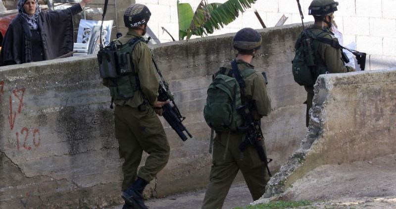 Israeli army abducts eight Palestinians, including two children in Al Khalil
