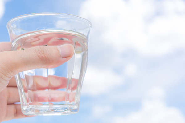 聖預言者ムハンマド（SAW）の水の飲み方に関するスンナ