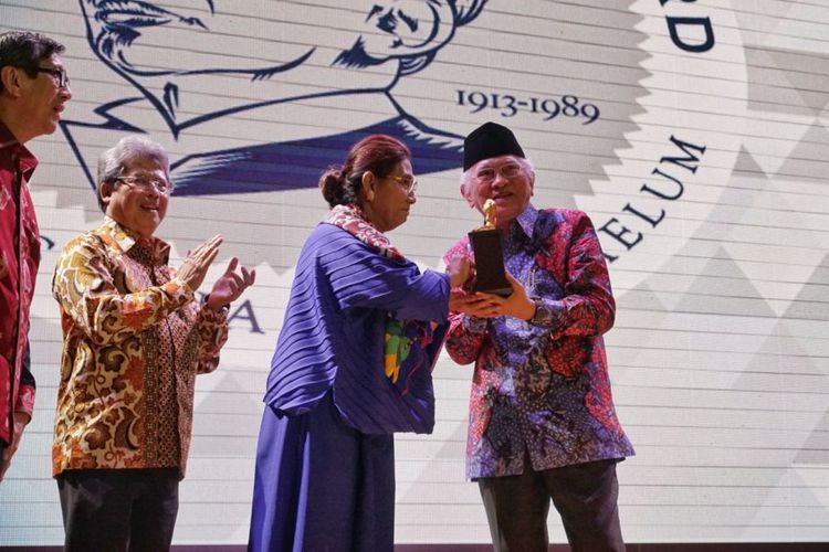 Gus Mus Raih Yap Thiam Hien Award 2017