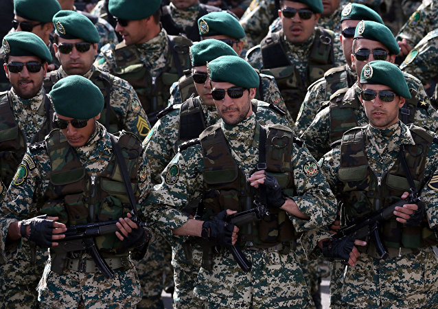 حرس الثورة الاسلامية يشتبك مع عناصر لداعش غرب البلاد ويعتقل عددا منهم