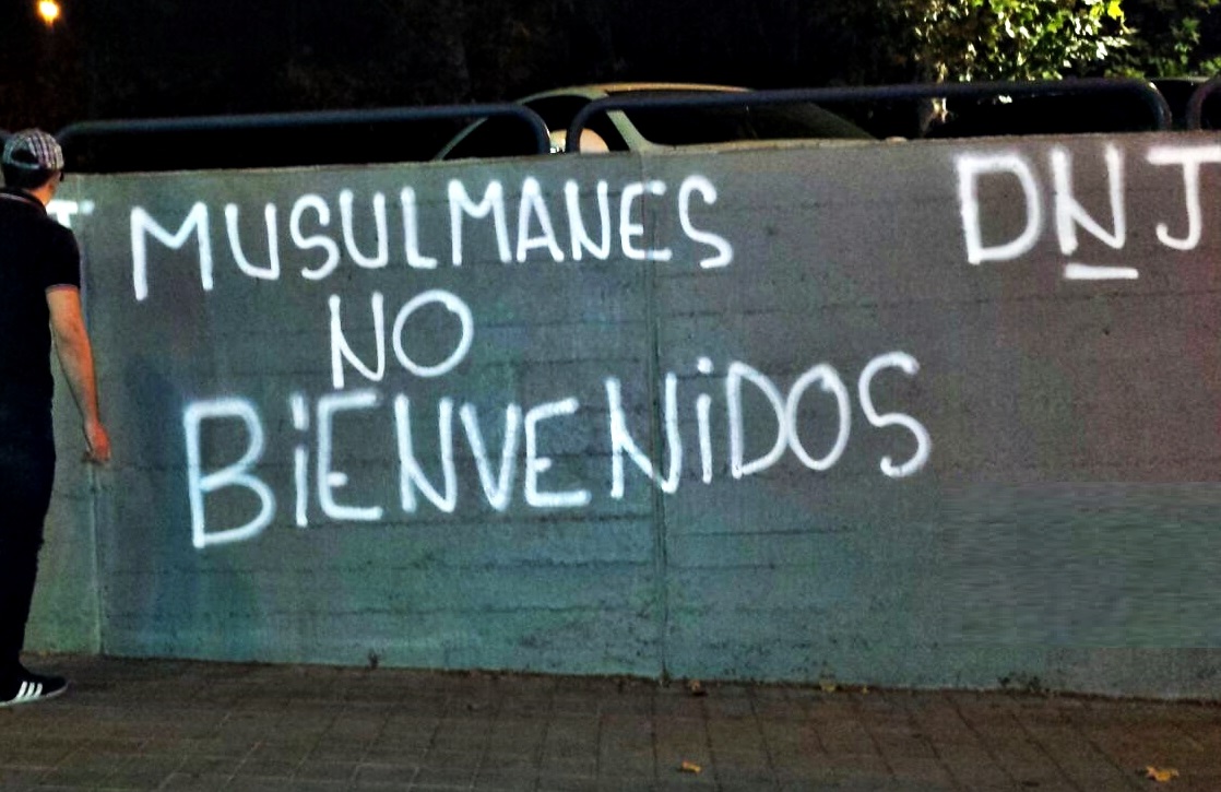 “Aparecen Pintados Mensajes Islamófobos en las Cercanías de la Mezquita de Madrid”
