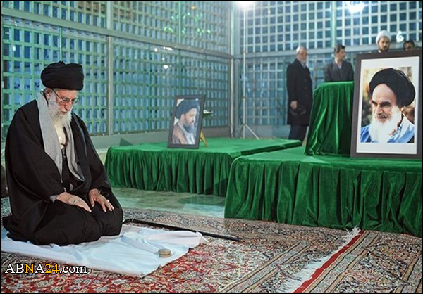 قائد الثورة يزور ضریح الامام الخميني الراحل (رض) ومقبرة الشهداء