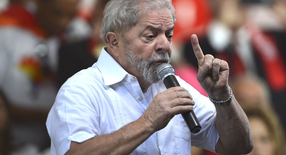 TRF-1 devolve passaporte de Lula