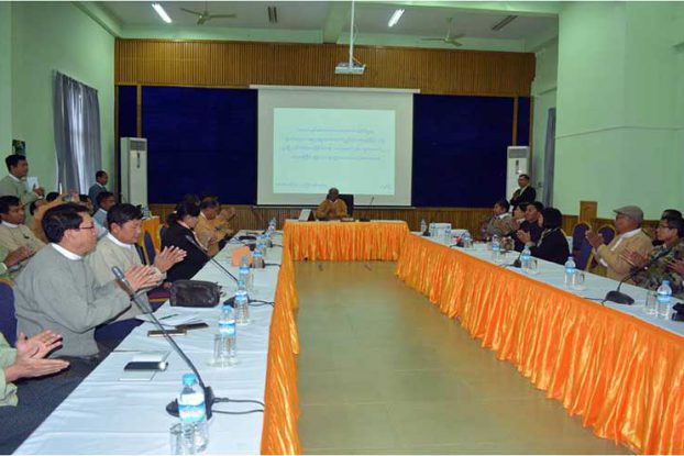 မံုရြာတြင္ ေတာင္သူ ၁၈ ဦးကို ေျမယာေလ်ာ္ေၾကးေငြမ်ား ေပးအပ္
