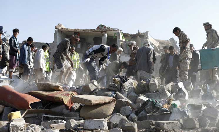 استشهاد وإصابة 12 في جريمة جديدة للعدوان السعودي بعمران