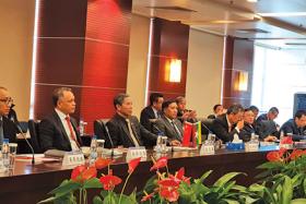 ျမန္မာ-တ႐ုတ္စီးပြားေရးစႀကႍလမ္းအတြက္ ေဘဂ်င္းတြင္ ႏွစ္ႏုိင္ငံလက္မွတ္ေရးထိုး
