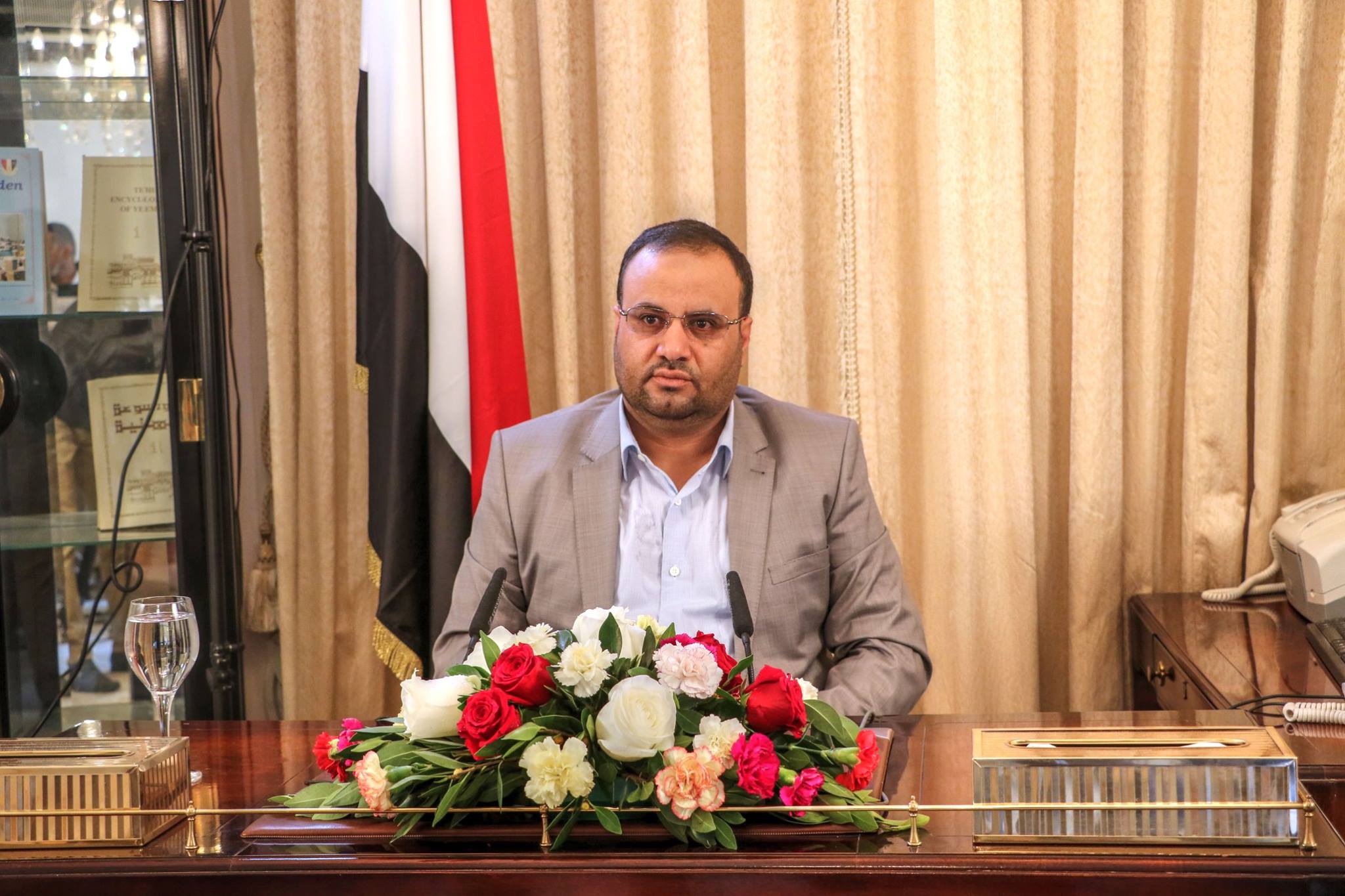الرئيس الصماد يهنئ الرئيس الإيراني بانتصار الثورة الاسلامية المباركة في ايران