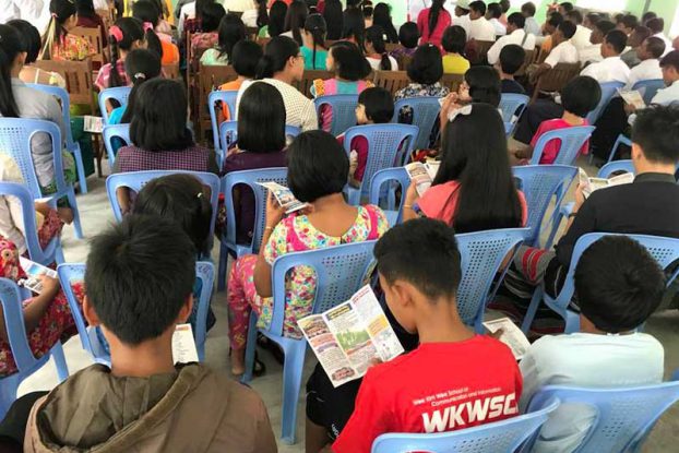 လူငယ္ႏွင့္အလုပ္အကုိင္အခြင့္အလမ္း ျပည္သူ႔စကား၀ုိင္း က်င္းပ