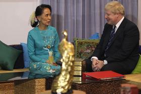 ႏုိင္ငံေတာ္၏ အတိုင္ပင္္ခံပုဂၢိဳလ္ႏွင့္ ၿဗိတိန္ႏုိင္ငံျခားေရးဝန္ႀကီး ယေန႔ေတြ႕ဆံုမည္ ေဘာရစ္ဂြၽန္ဆင္ ရခိုင္ရွိ ဒုကၡသည္စခန္းမ်ားသို႔