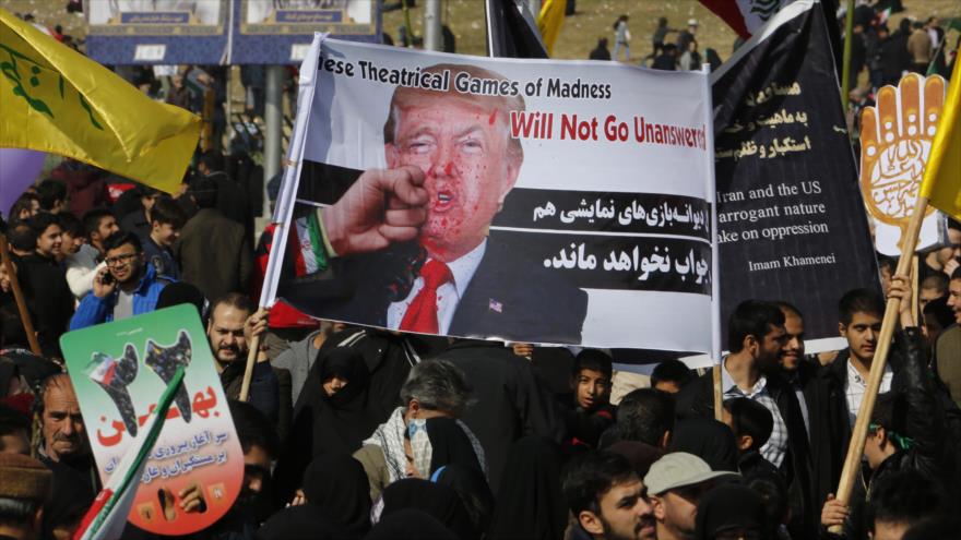 Les Iraniens montrent leur soutien à la révolution islamique 