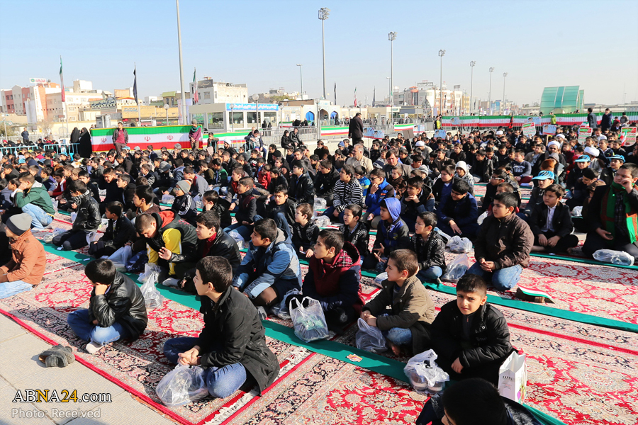 تقرير مصور/ جماهير غفيرة تشارك في انتصار الثورة المباركة الايرانية بقم المقدسة (2)