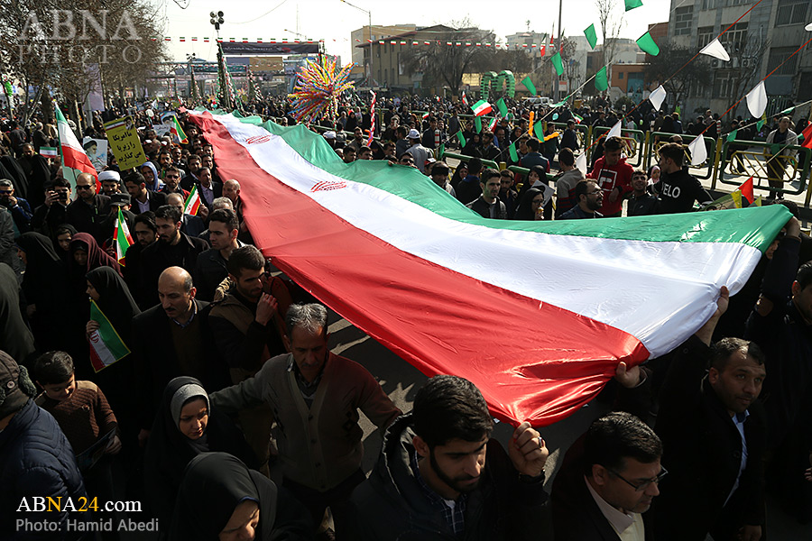تقرير مصور/ جماهير غفيرة تشارك في انتصار الثورة المباركة الايرانية بطهران