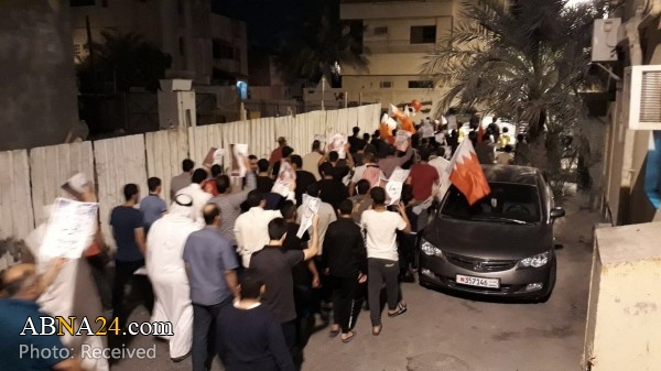 Des milliers de personnes participent à des manifestations pacifiques à Bahreïn la veille du 14 février Soulèvement 7e Anniv