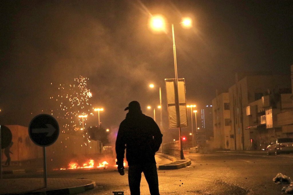 مركز البحرين يرصد إصابتين على الأقل و3 معتقلين في الذكرى السابعة لثورة 14 فبراير