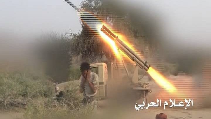 الجيش اليمني يقصف معسكر العارضة السعودي في جيزان 