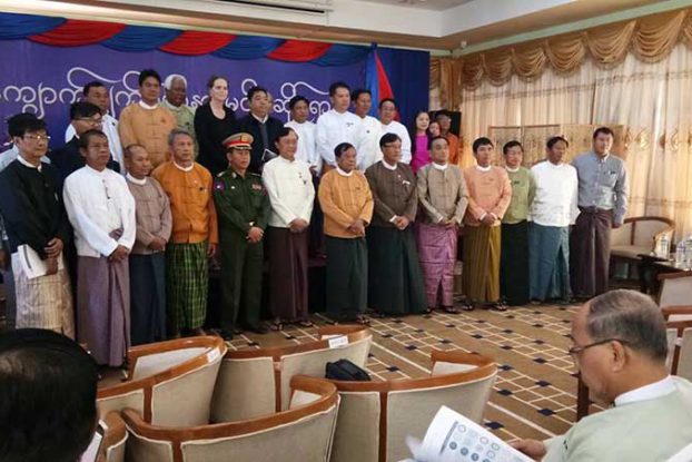 မႏၱေလးၿမဳိ႕တြင္ ေက်ာက္မ်က္ရတနာက႑ အလုပ္႐ံု ေဆြးေႏြးပြဲက်င္းပ