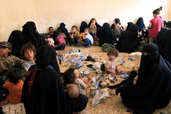 العراق سلم روسيا 4 نساء و27 طفلا غررت بهم "داعش"
