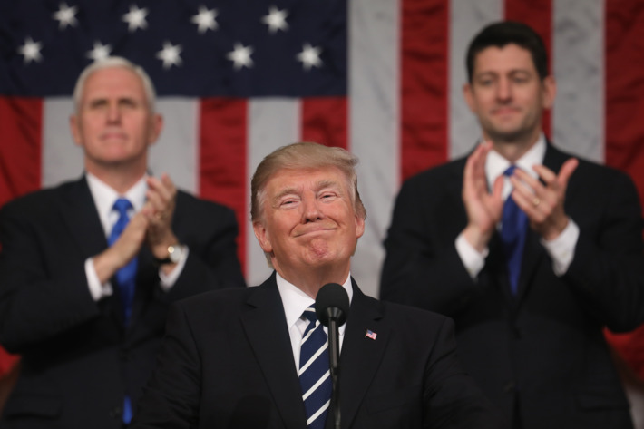 Трамп мүәллимләри шаҝирдләр илә дуелә дәвәт етди, АБШ-да мүәллимләрә силаһ верилмәсини тәклиф олунду
