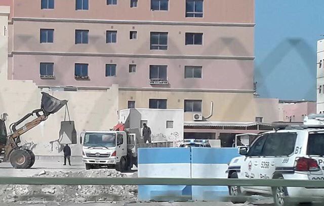 قوات النظام تضع المزيد من الحواجز الإسمنتية في حدود بلدة الدراز المحاصرة منذ يونيو ٢٠١٦