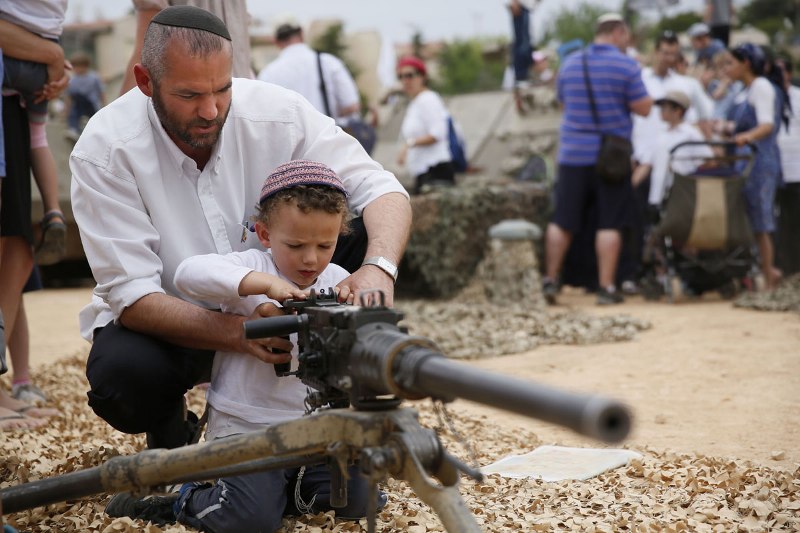 Fanatic Israeli settlers brutally attack Palestinian in Jenin