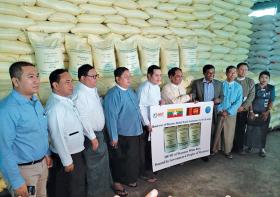 သဘာဝေဘးဒဏ္သင့္ သီရိလကၤာႏုိင္ငံသို႔ အစိုးရႏွင့္ ဆန္စပါးအသင္းခ်ဳပ္က ဆန္တန္ခ်ိန္ ၃၀၀ လွဴဒါန္း