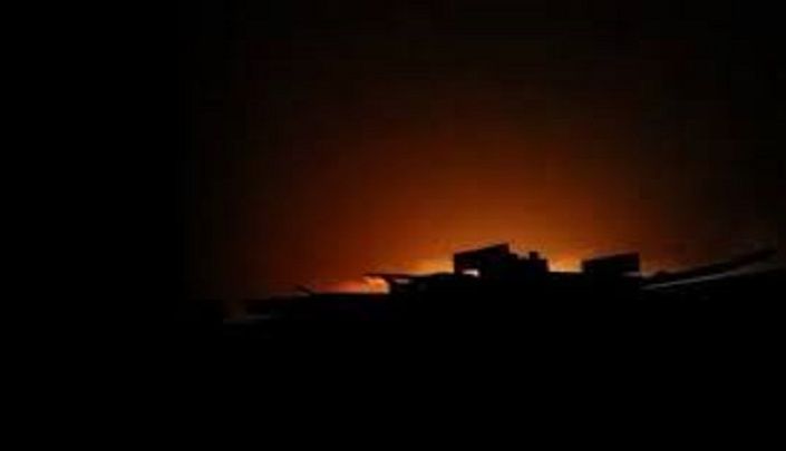 العدوان السعودي يستهدف منطقة في صعدة بأكثر من 75 صاروخا وقذيفة مدفعية 