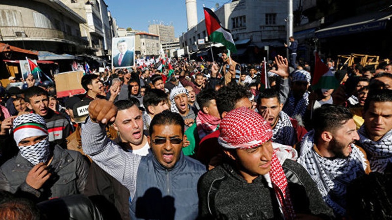 ہزاروں فلسطینیوں کا غزہ میں امریکی مخالف مظاہرے