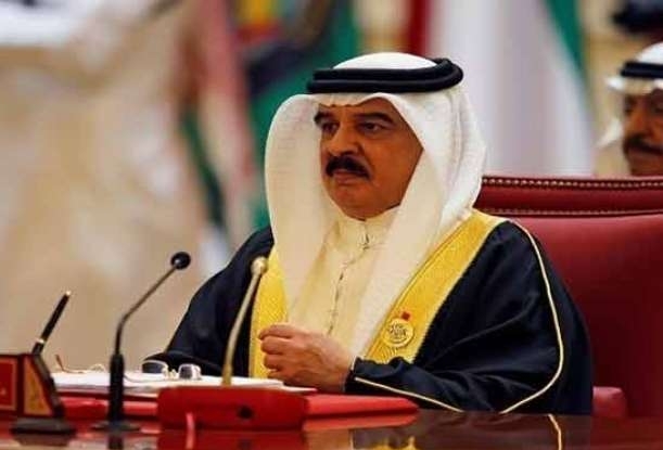ملك البحرين ينشئ مركزا تابعا لديوانه يضم أعضاء وفد التطبيع مع اسرائيل