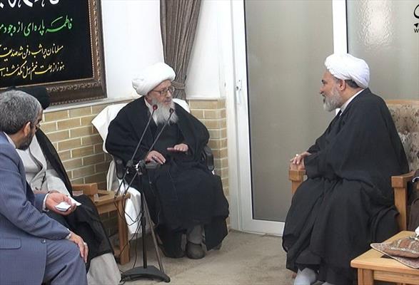 Grand Ayatollah Wahid advices head of women seminaries 