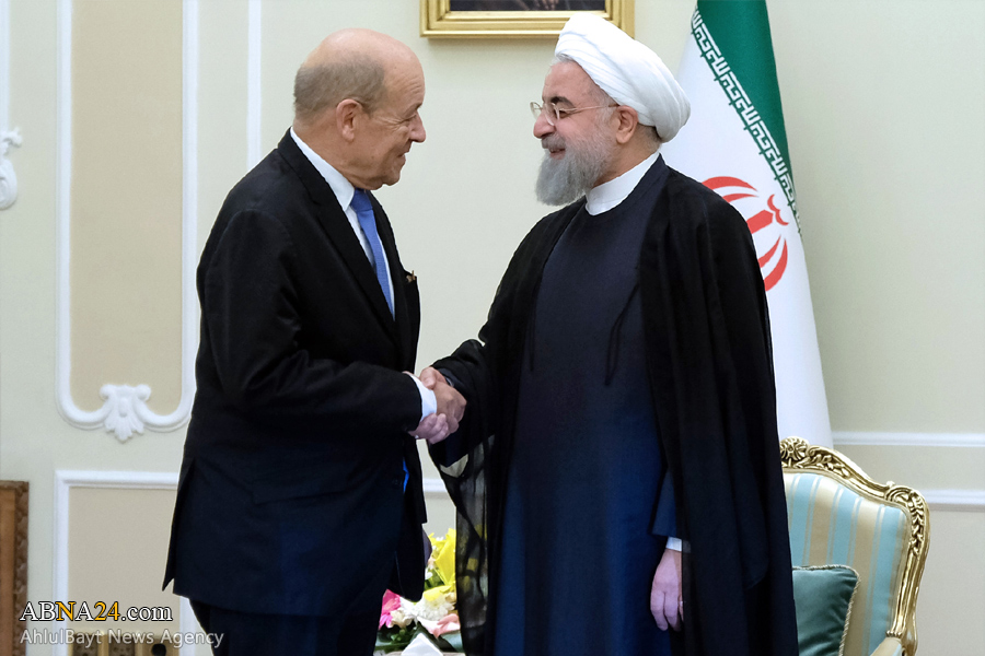 Presidente Rouhani em uma reunião com o ministro das Relações Exteriores francês