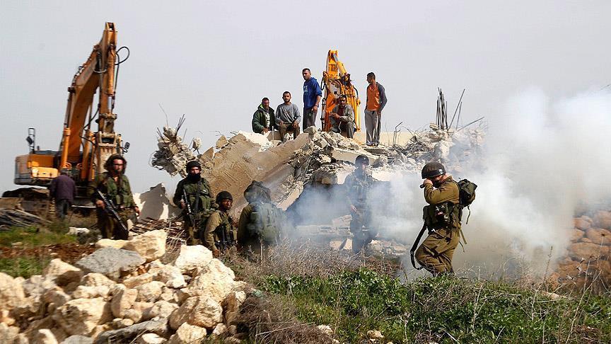 Zionist forces sprays toxic herbicides on Palestinian Farms 