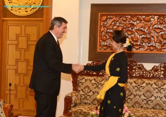 ေဒၚေအာင္ဆန္းစုၾကည္ႏွင့္ အီးယူလူ႔အခြင့္အေရး အထူးကိုယ္စားလွယ္ေဆြးေႏြး 