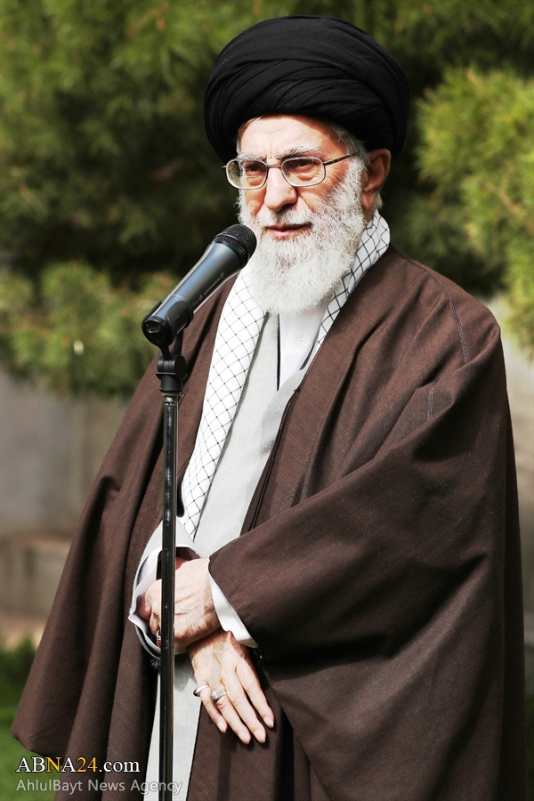 Photos: Imam Khamenei plants two saplings to mark national resources week
