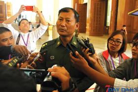 ဦးေရႊမန္းေကာ္မရွင္သက္တမ္းတိုးမႈ တပ္မေတာ္သားလႊတ္ေတာ္ကုိယ္စားလွယ္ ကန္႔ကြက္ေသာ္လည္း ျပည္ေထာင္စုလႊတ္ေတာ္အတည္ျပဳ 