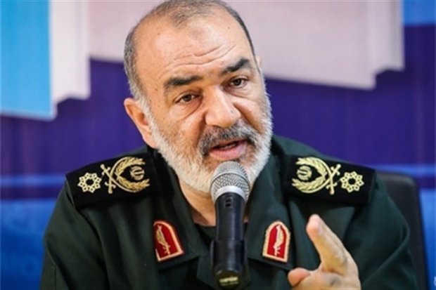 جنرل سلامی: ہم نے جدید ٹیکنالوجی کی حدود کو پار کرلیا/ ہماری دفاعی طاقت ناقابل تسخیر