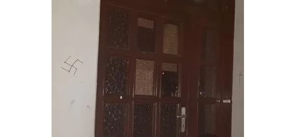 Moschee mit Hakenkreuzen beschmiert